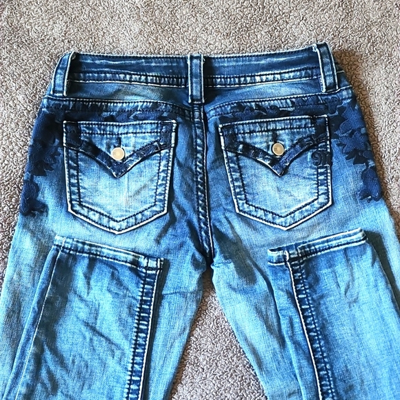 🥰HP🥰 EUC Miss Me: Signature Skinny Stretch Jean, Dark/Light contrasted wash - Picture 1 of 9